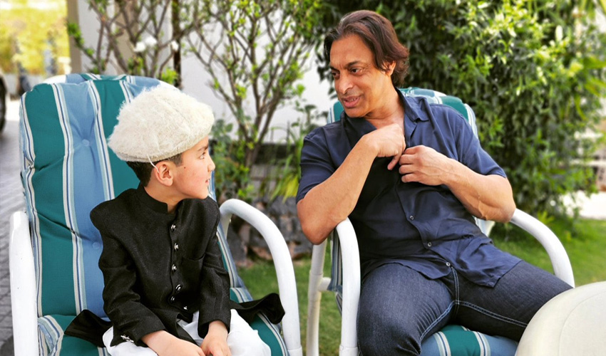 Cricket Legend Meets YouTube Star: Shoaib Akhtar Charms Pakistan's Youngest Vlogger Shiraz